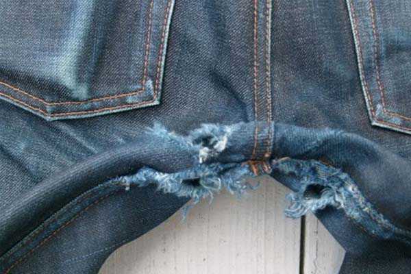 Как отремонтировать джинсы протертые между ног