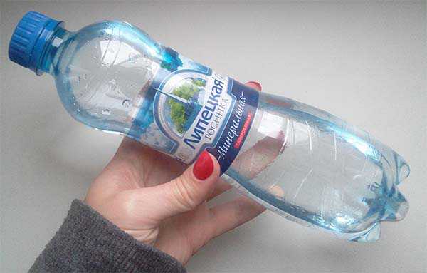 Бутылка газированной минеральной воды